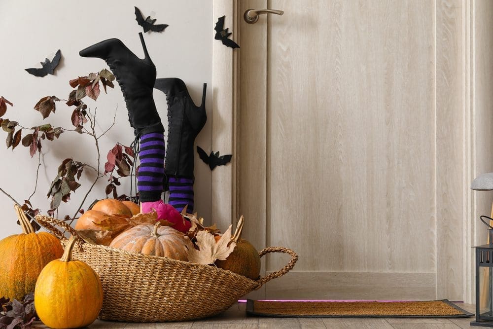 Basket,With,Pumpkins,,Leaves,And,Halloween,Decor,Near,Door,In